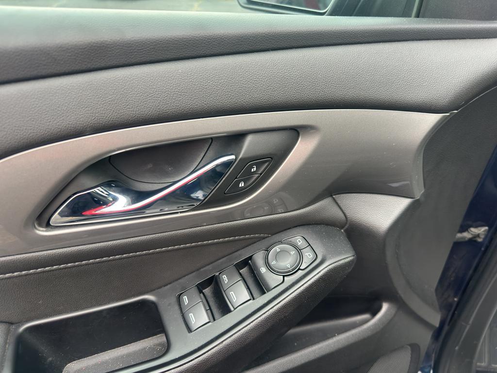 used 2023 Chevrolet Traverse car, priced at $28,975