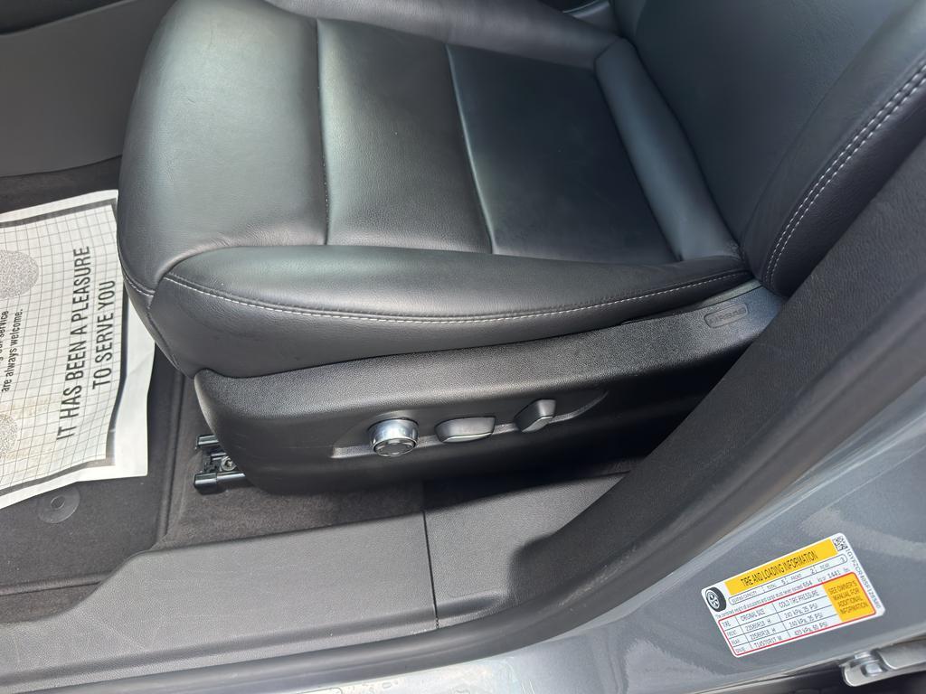 used 2025 Cadillac XT4 car, priced at $36,988