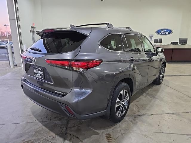 used 2022 Toyota Highlander car, priced at $33,963