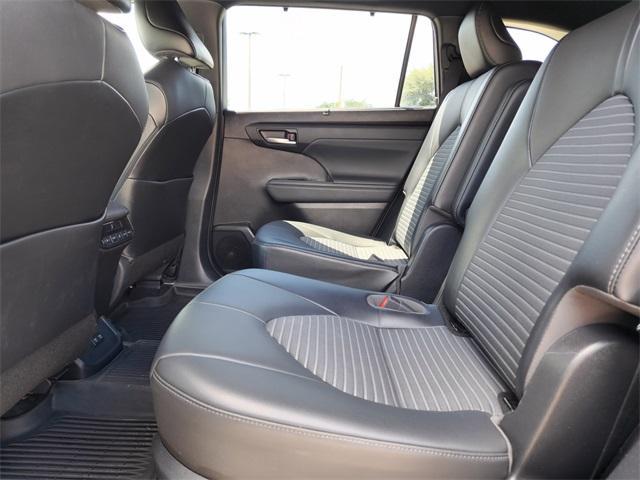 used 2021 Toyota Highlander car, priced at $32,979