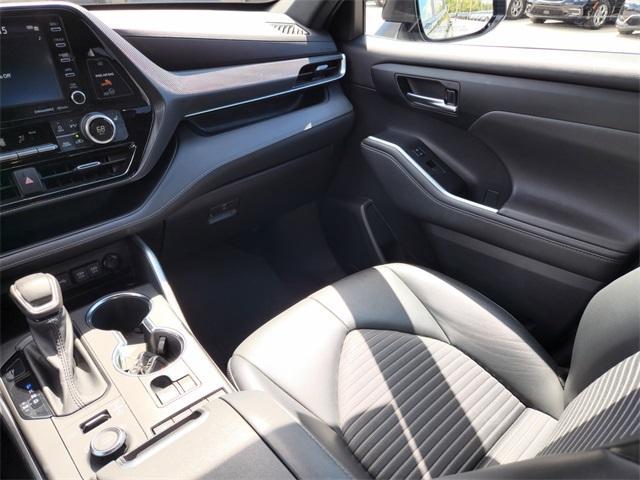 used 2021 Toyota Highlander car, priced at $32,979