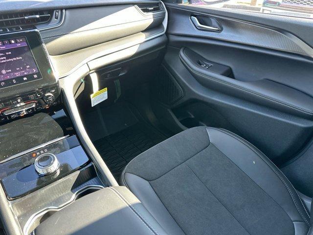 new 2025 Jeep Grand Cherokee car, priced at $44,721