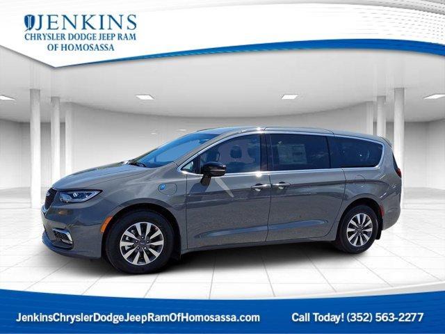 new 2025 Chrysler Pacifica Hybrid car, priced at $47,463