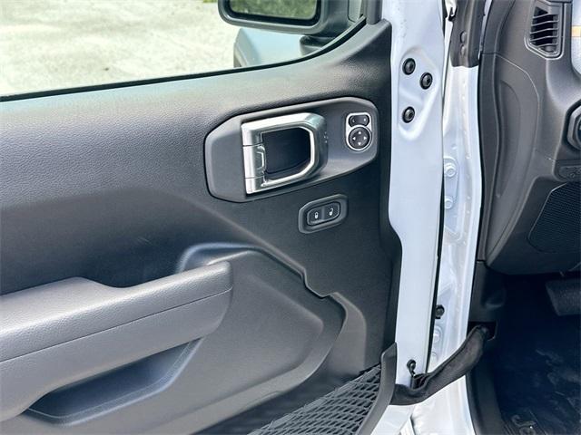 new 2025 Jeep Wrangler car, priced at $40,326