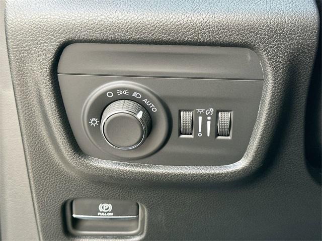 new 2025 Jeep Grand Cherokee car, priced at $43,805