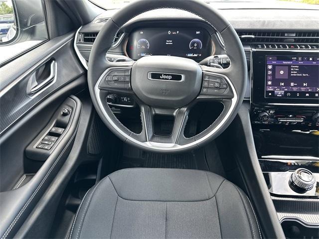 new 2025 Jeep Grand Cherokee car, priced at $40,209