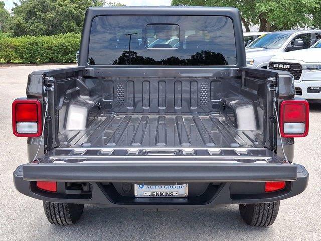 new 2025 Jeep Gladiator car, priced at $41,717