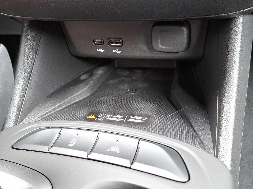 new 2025 Buick Envista car, priced at $27,280