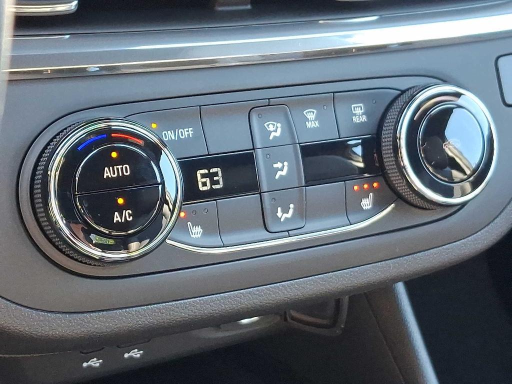new 2025 Buick Envista car, priced at $27,280