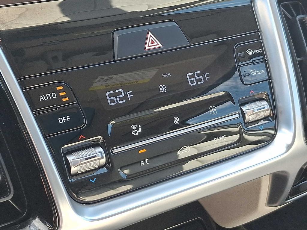 used 2022 Kia Sorento car, priced at $28,995