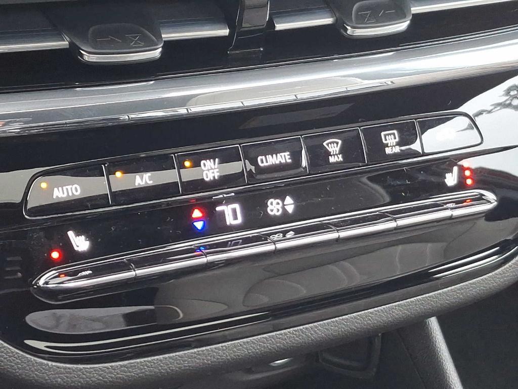 new 2025 Buick Envista car, priced at $31,485