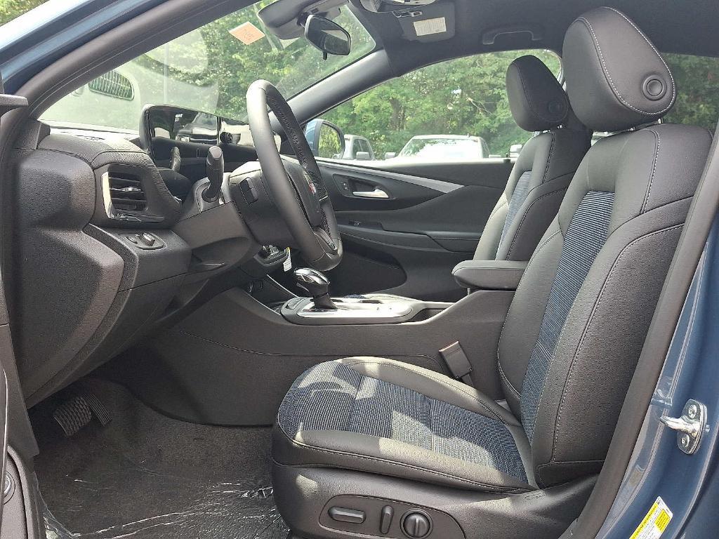 new 2025 Buick Envista car, priced at $27,243