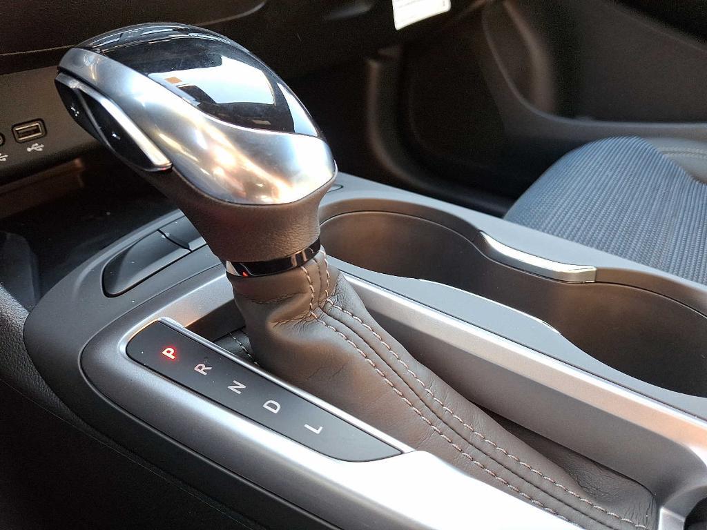 new 2025 Buick Envista car, priced at $26,298