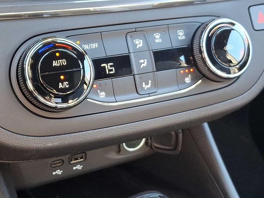 new 2025 Buick Envista car, priced at $26,298
