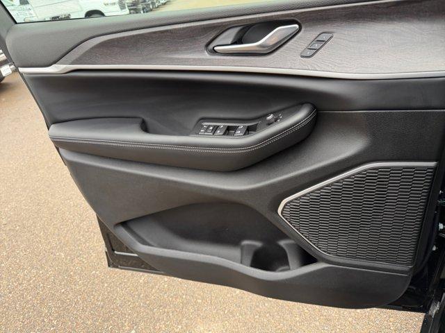 new 2025 Jeep Grand Cherokee car, priced at $43,441