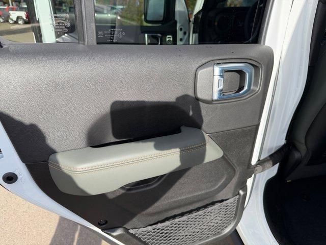 new 2025 Jeep Gladiator car, priced at $52,588