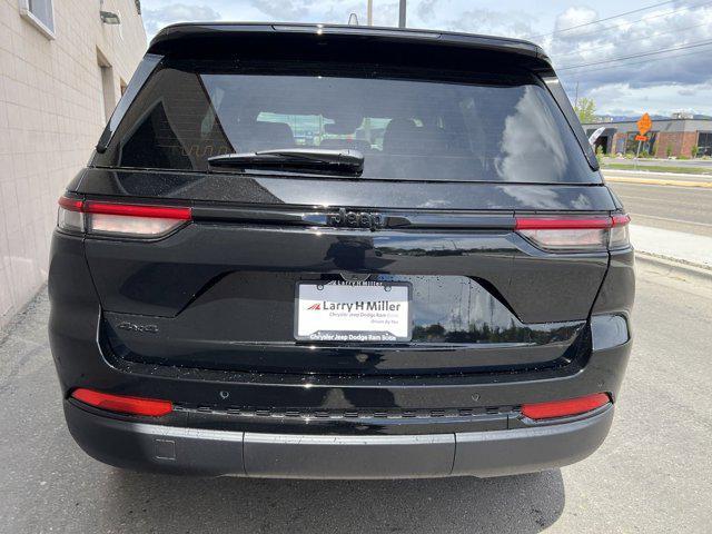 new 2024 Jeep Grand Cherokee car, priced at $43,670