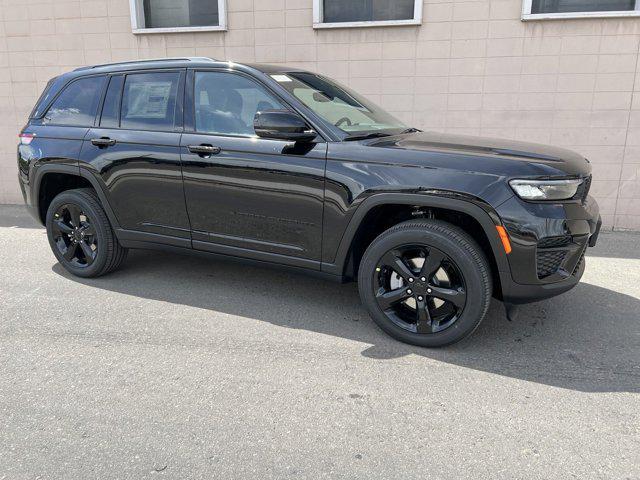 new 2024 Jeep Grand Cherokee car, priced at $43,670