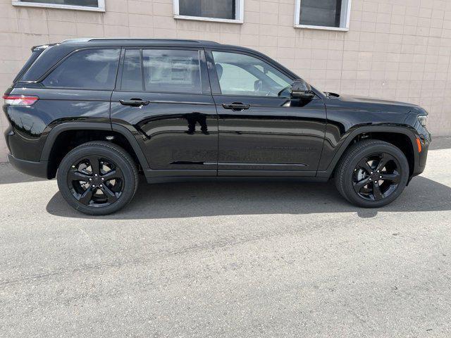 new 2024 Jeep Grand Cherokee car, priced at $43,670