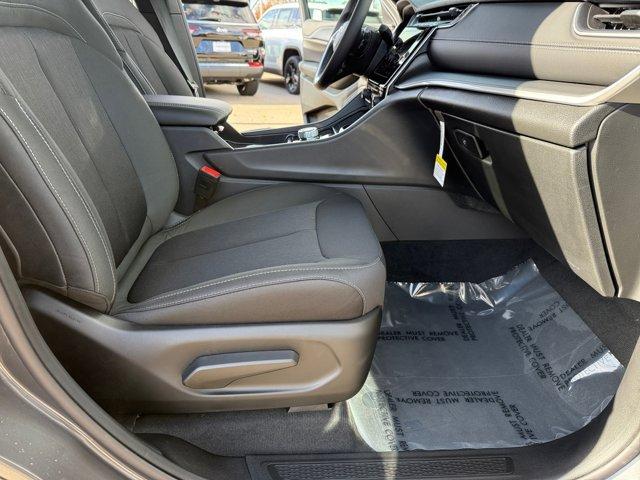 new 2025 Jeep Grand Cherokee car, priced at $35,656