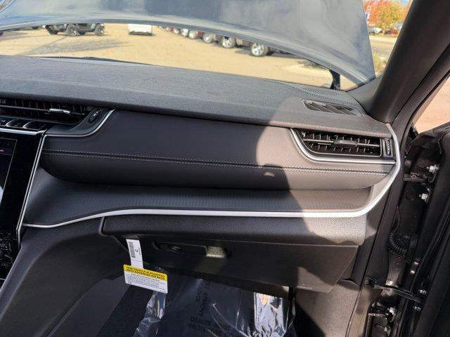 new 2025 Jeep Grand Cherokee car, priced at $35,656