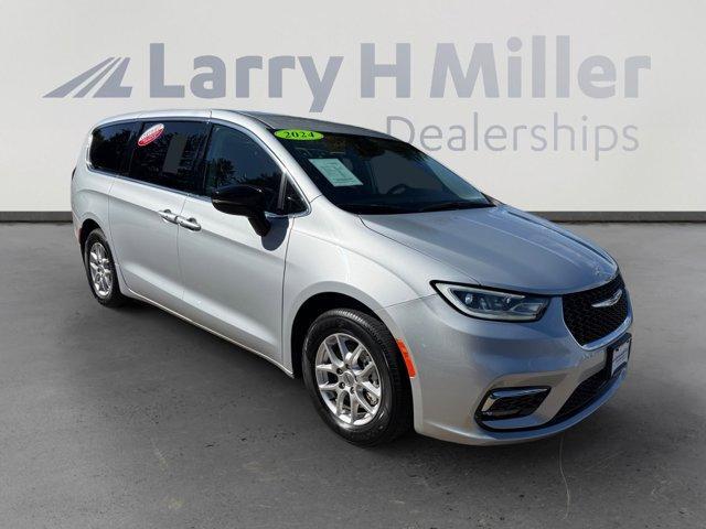 used 2024 Chrysler Pacifica car, priced at $33,205