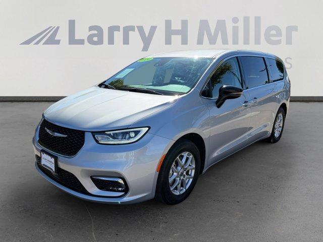 used 2024 Chrysler Pacifica car, priced at $33,205
