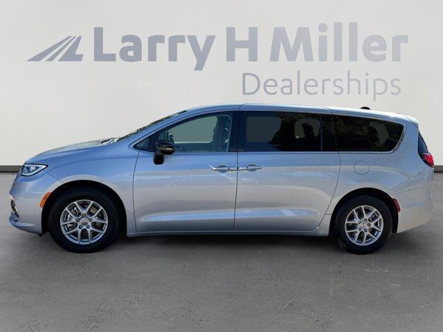 used 2024 Chrysler Pacifica car, priced at $33,205