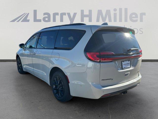 used 2021 Chrysler Pacifica car, priced at $31,605