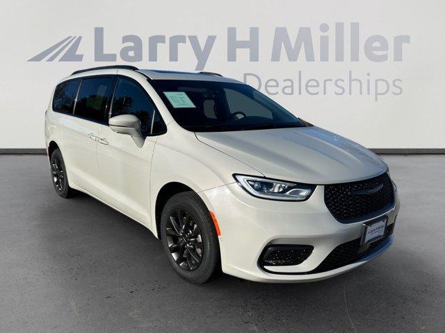 used 2021 Chrysler Pacifica car, priced at $31,605