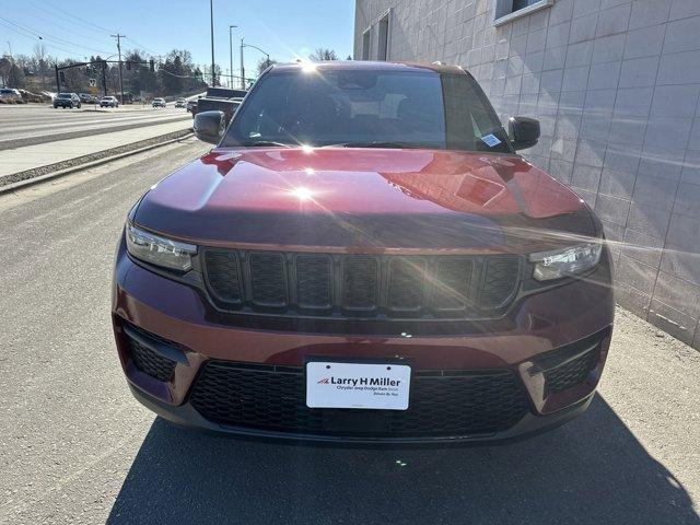 new 2025 Jeep Grand Cherokee car, priced at $42,069