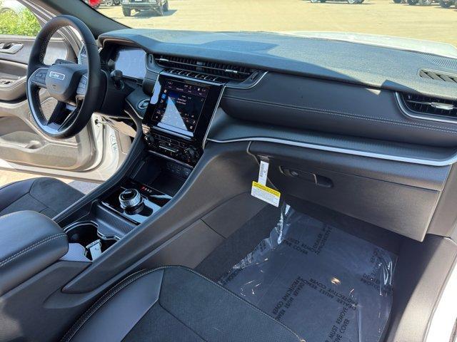 new 2025 Jeep Grand Cherokee car, priced at $41,087