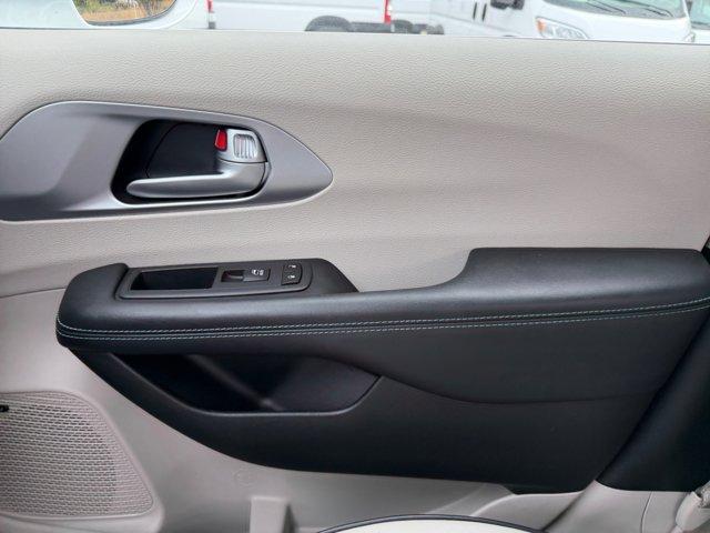 used 2018 Chrysler Pacifica Hybrid car, priced at $19,678
