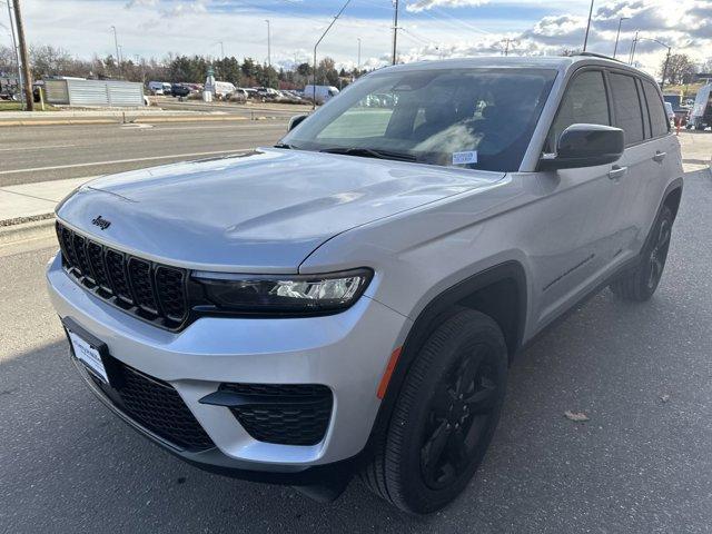 new 2025 Jeep Grand Cherokee car, priced at $42,532