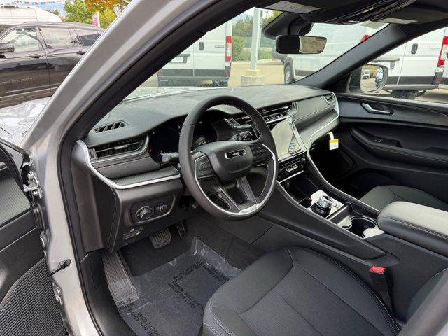 new 2025 Jeep Grand Cherokee car, priced at $37,805