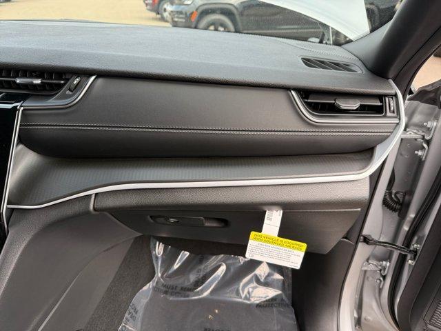 new 2025 Jeep Grand Cherokee car, priced at $37,805