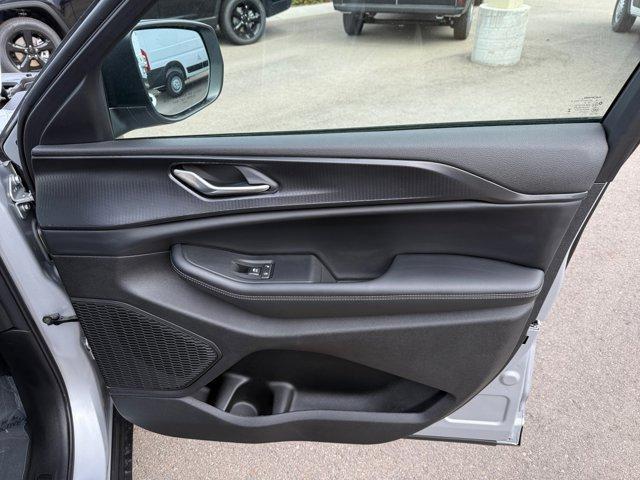 new 2025 Jeep Grand Cherokee car, priced at $37,805