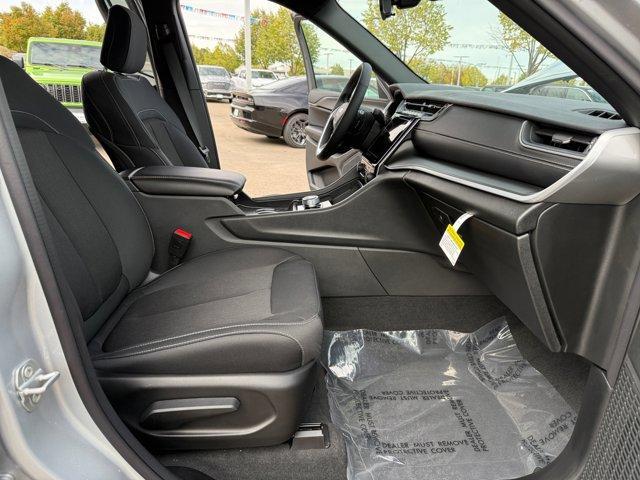 new 2025 Jeep Grand Cherokee car, priced at $37,805