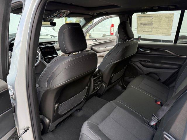 new 2025 Jeep Grand Cherokee car, priced at $37,805