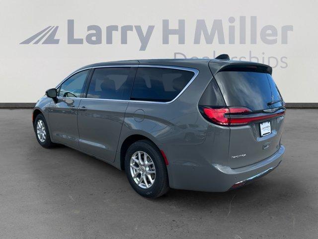 new 2025 Chrysler Pacifica car, priced at $43,915