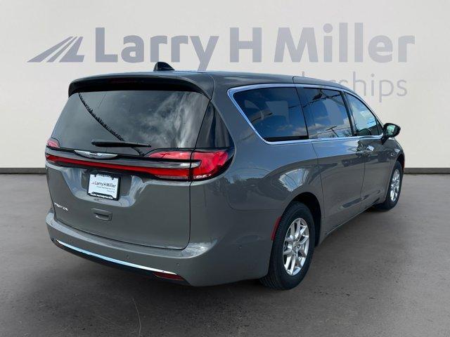 new 2025 Chrysler Pacifica car, priced at $43,915