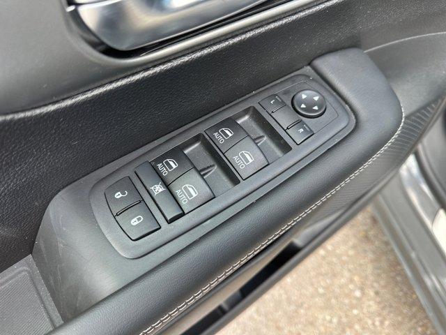 new 2025 Chrysler Pacifica car, priced at $43,915