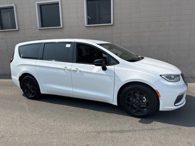 new 2024 Chrysler Pacifica Hybrid car, priced at $47,643