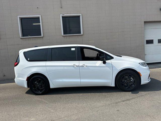 new 2024 Chrysler Pacifica Hybrid car, priced at $47,643