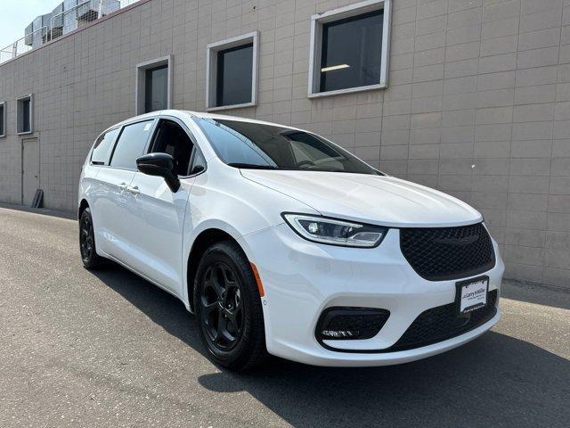 new 2024 Chrysler Pacifica Hybrid car, priced at $47,643