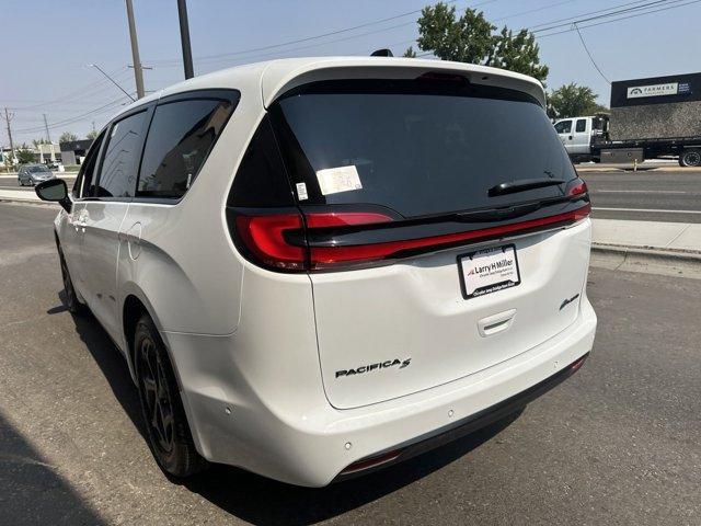 new 2024 Chrysler Pacifica Hybrid car, priced at $47,643