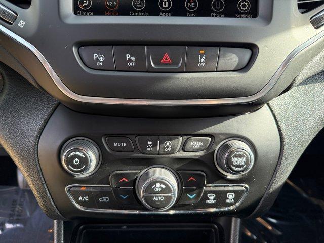 used 2023 Jeep Cherokee car, priced at $23,437