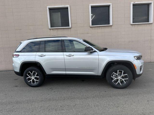 new 2025 Jeep Grand Cherokee car, priced at $41,296