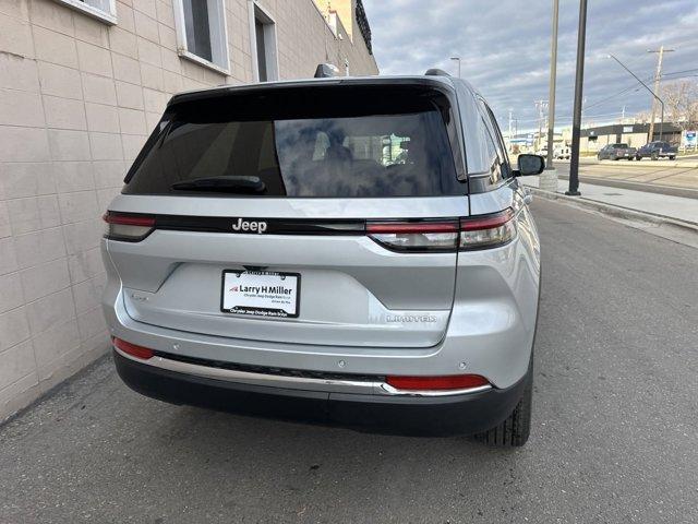 new 2025 Jeep Grand Cherokee car, priced at $41,296