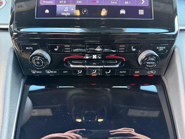 new 2025 Jeep Grand Cherokee car, priced at $37,805